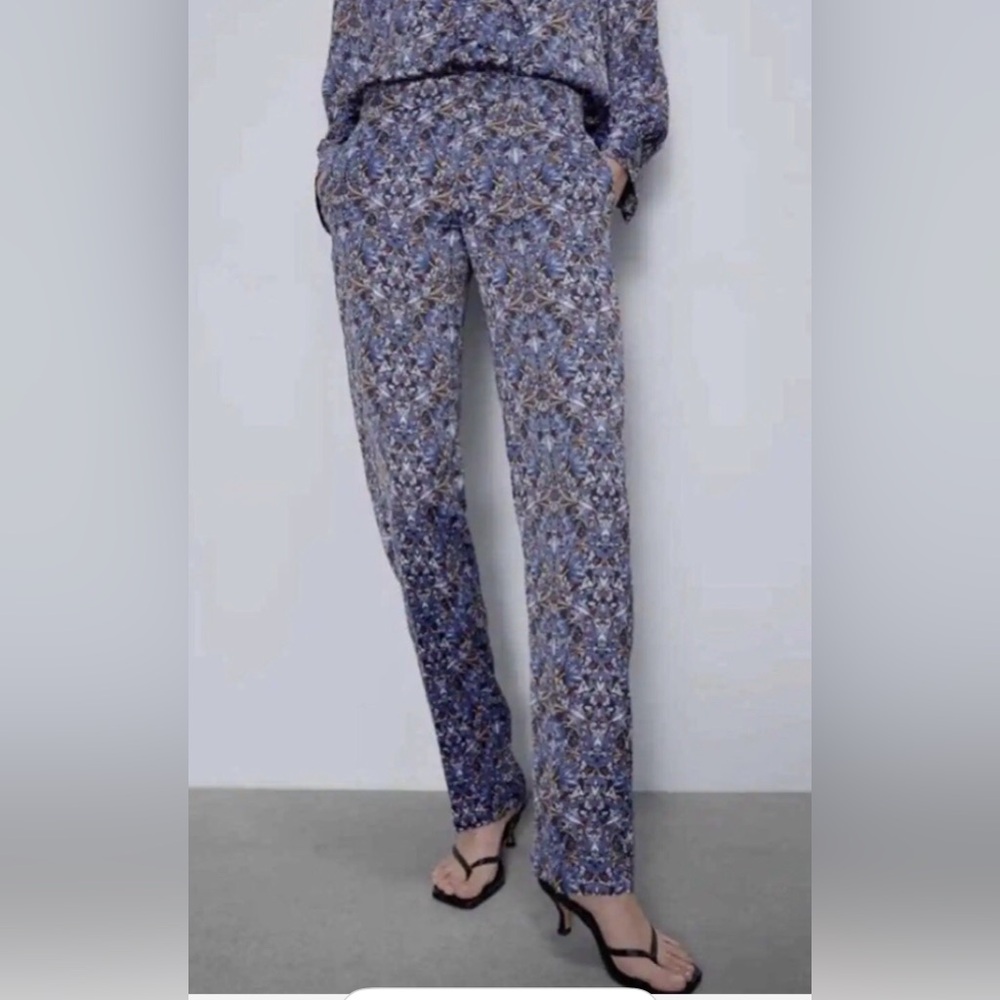 Zara Women's Blue Patterned Straight Leg Pants